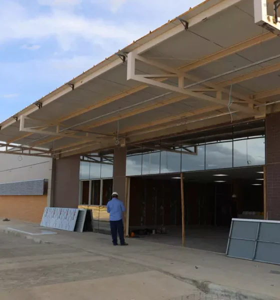 Com as obras em ritmo acelerado, o Hospital Estadual Vale do Ouro, em Jacobina, no centro-norte da Bahia, entrou na fase final de construção.