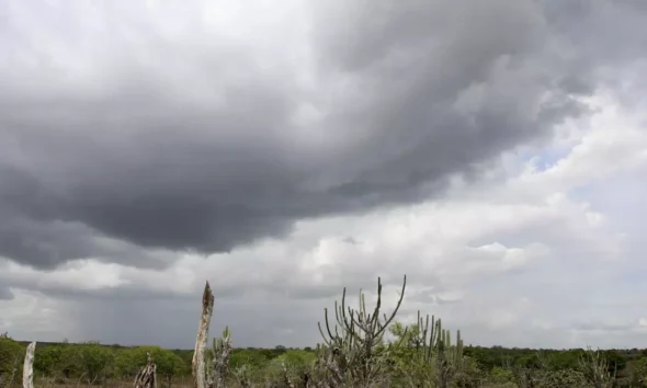 Áreas de instabilidade podem provocar queda de granizo em pontos isolados das regiões Oeste e Sudoeste da Bahia, especialmente