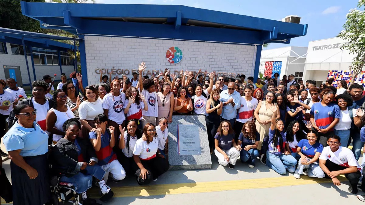 ensino da rede estadual completamente modernizadas. As inaugurações do Colégio Estadual de Tempo Integral Eduardo