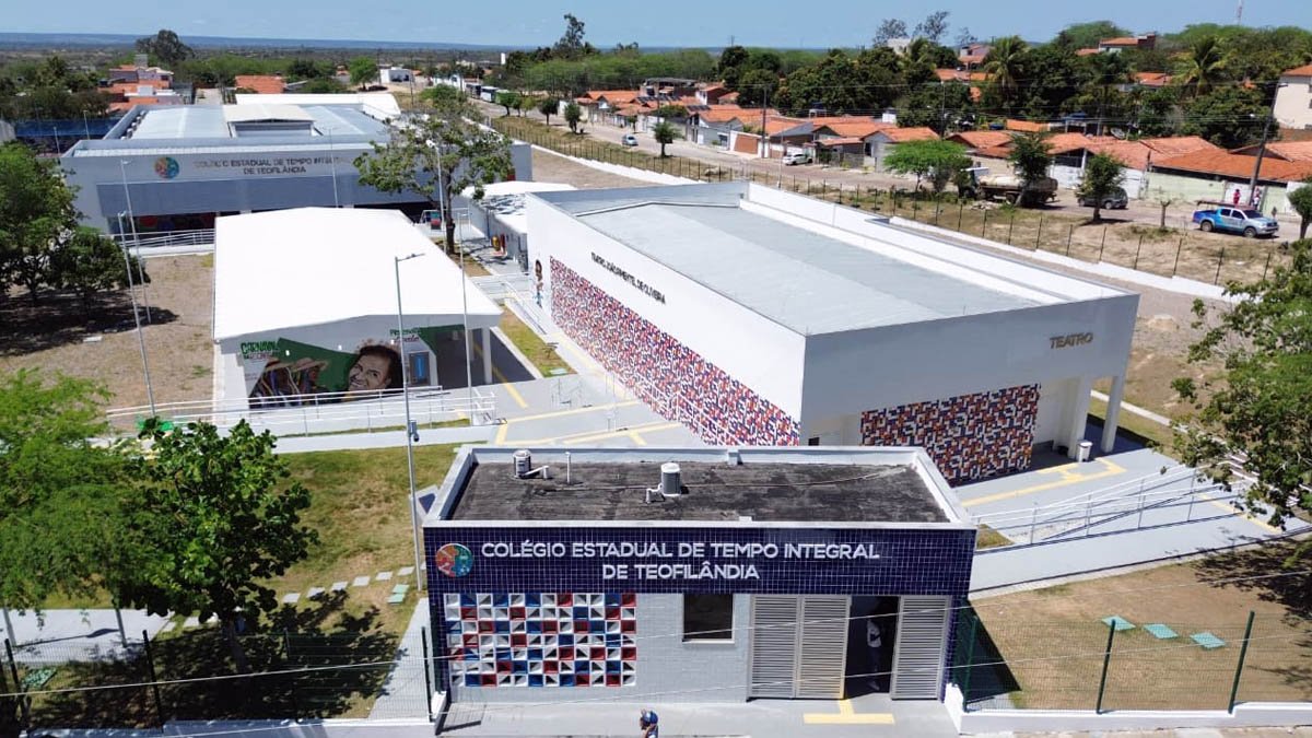 O Governo da Bahia realizou, nesta quarta-feira (2), uma série de entregas e autorizações nas áreas de educação, infraestrutura viária