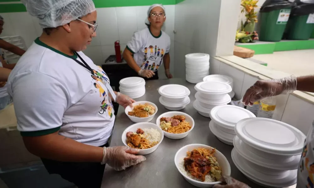 programa Bahia Sem Fome. Durante o mês de agosto, foram inauguradas quatro novas cozinhas comunitárias nos municípios de São