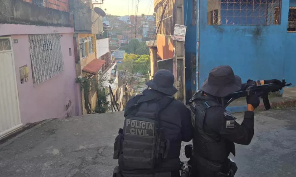 homem apontado como liderança criminosa na região de Cajazeiras, em Salvador. O suspeito foi capturado na tarde desta sexta-feira (4),