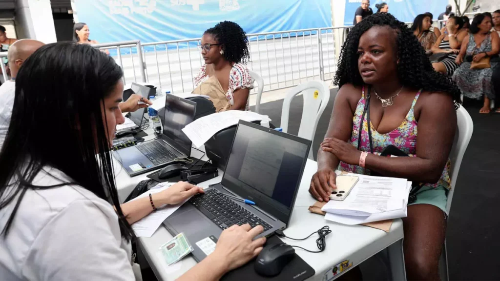 A Feira Saúde Mais Perto iniciou, nesta quinta-feira (10), mais uma etapa de atendimentos gratuitos no bairro da Liberdade, em Salvador.