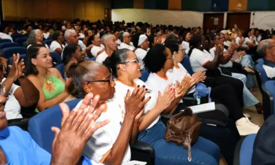 Secretaria do Trabalho, Emprego, Renda e Esporte (Setre). A cerimônia de certificação foi realizada no auditório da Universidade