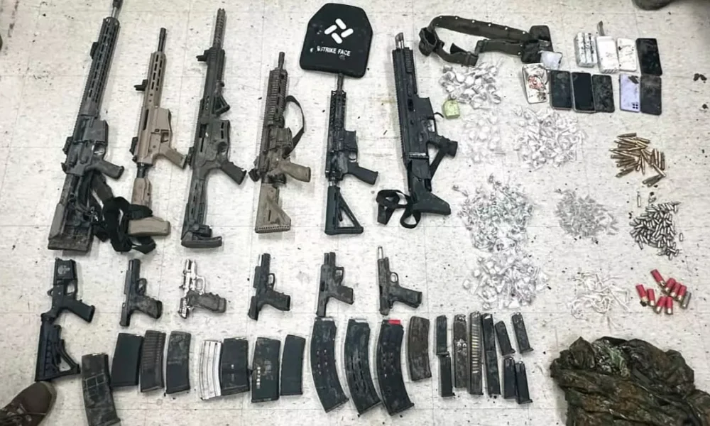 durante uma ação de combate ao crime organizado realizada na tarde desta terça-feira (15), no bairro de Cajazeiras, em Salvador.