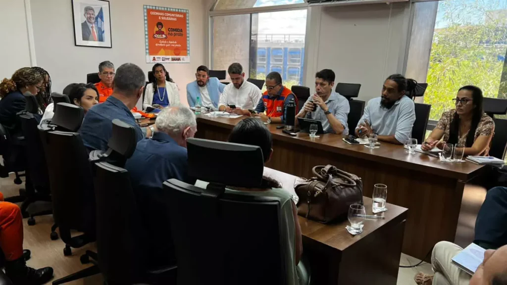 o Governo da Bahia ampliou a mobilização para enfrentar o avanço das queimadas e os efeitos da estiagem em diversas regiões do estado.