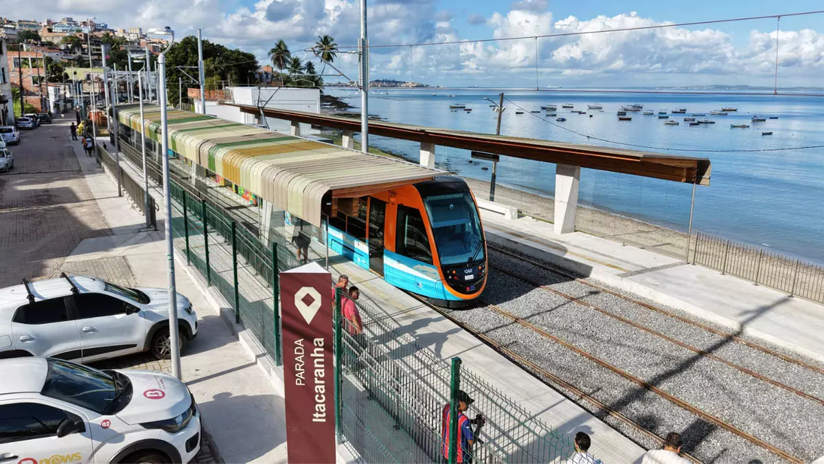 O Veículo Leve sobre Trilhos (VLT) de Salvador e Região Metropolitana iniciou, nesta segunda-feira (21), o embarque e desembarque de