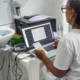 infraestrutura hospitalar. As iniciativas incluem a realização da Feira Saúde Mais Perto, em Salvador, a entrega de equipamentos
