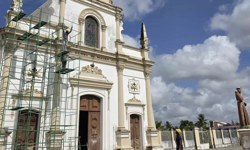 Estão em andamento, no município de Esplanada, na Costa dos Coqueiros, as obras de requalificação do Convento Nossa Senhora do Rosário
