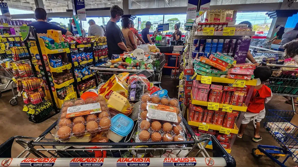O varejo alimentar brasileiro registrou crescimento nas vendas nas duas primeiras semanas de outubro de 2026, segundo levantamento