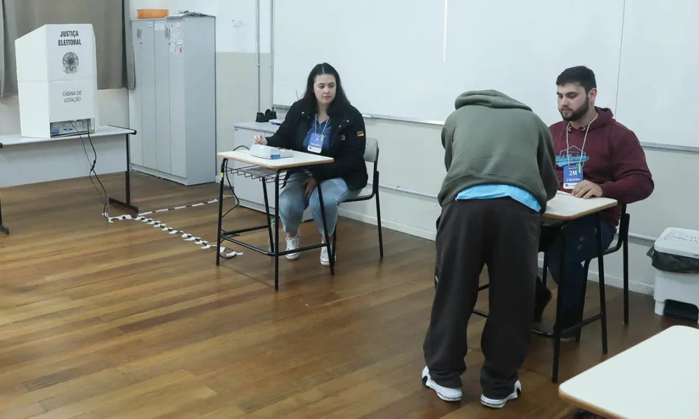 Mais de 33,4 milhões de eleitores deixaram de comparecer às urnas no domingo (4), o que representou uma taxa de abstenção de 21,08%,