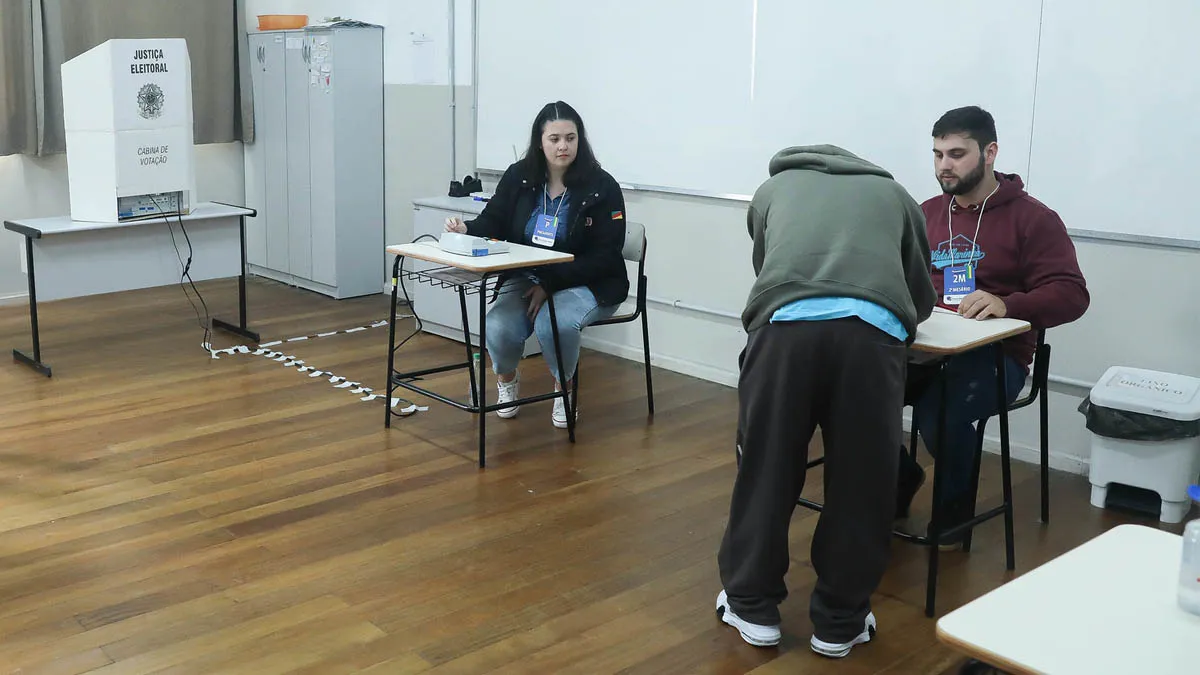 Mais de 33,4 milhões de eleitores deixaram de comparecer às urnas no domingo (4), o que representou uma taxa de abstenção de 21,08%,
