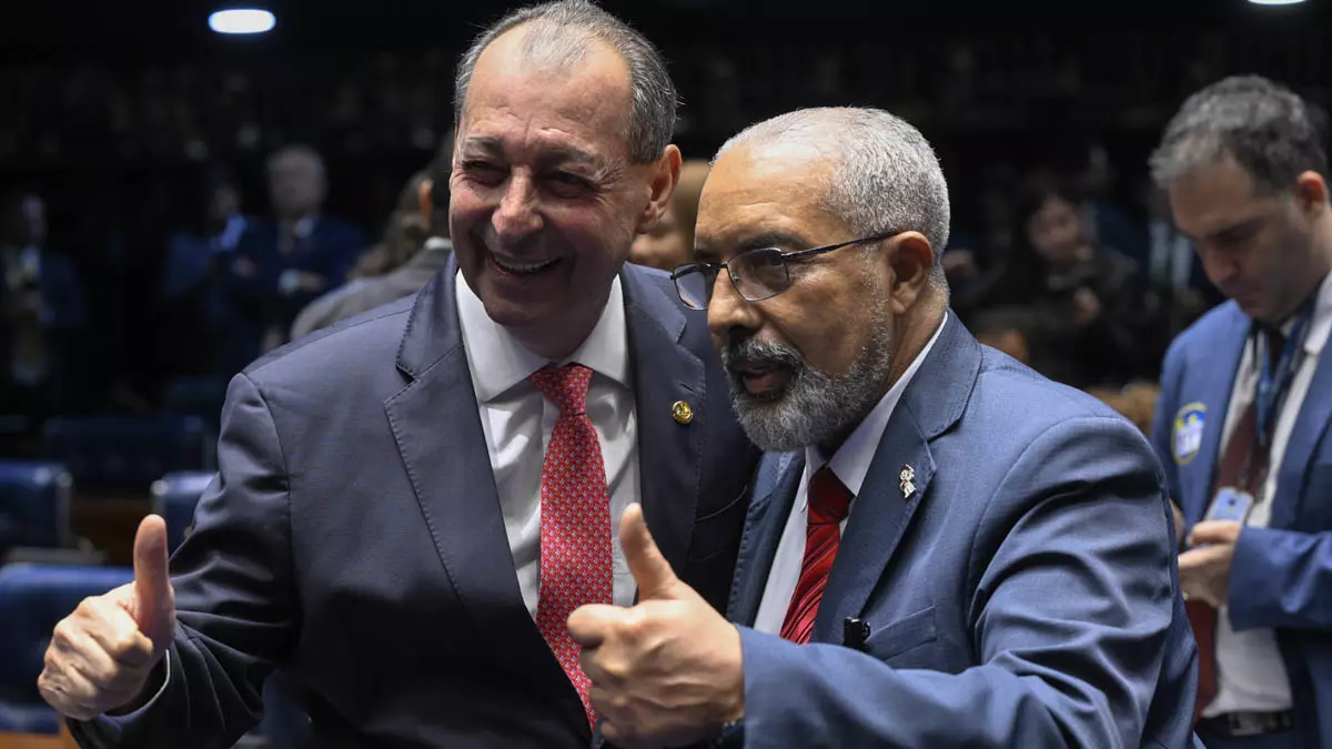 O Senado Federal aprovou nesta quarta-feira (14), em dois turnos, a PEC 221/2019, que extingue a escala de trabalho 6x1 e reduz a jornada