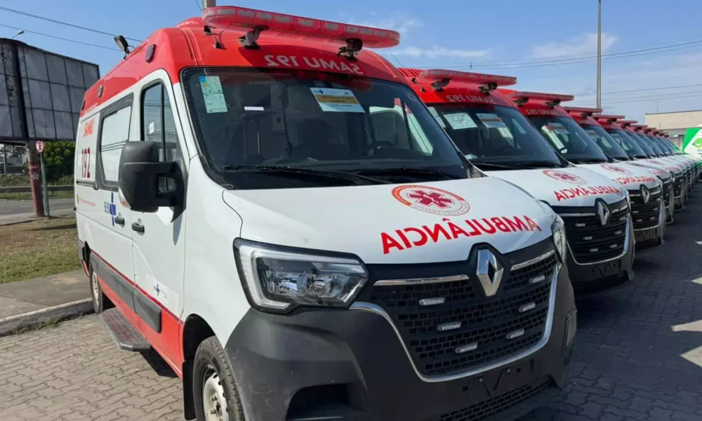 O atendimento de urgência e emergência na Bahia ganhou reforço neste sábado (17) com a entrega de 11 novas ambulâncias para o
