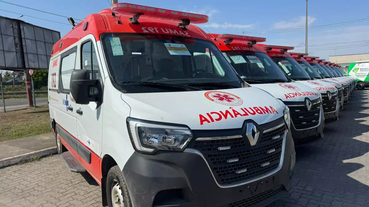 O atendimento de urgência e emergência na Bahia ganhou reforço neste sábado (17) com a entrega de 11 novas ambulâncias para o