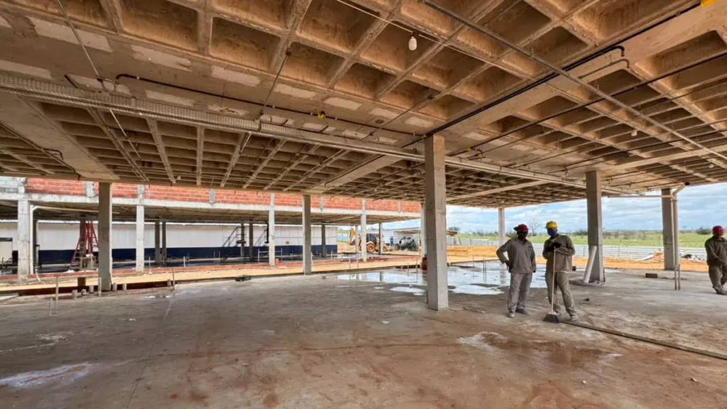 atendimento no interior do estado. Nesta sexta-feira (23), a secretária da Saúde da Bahia, Roberta Santana, vistoriou obras