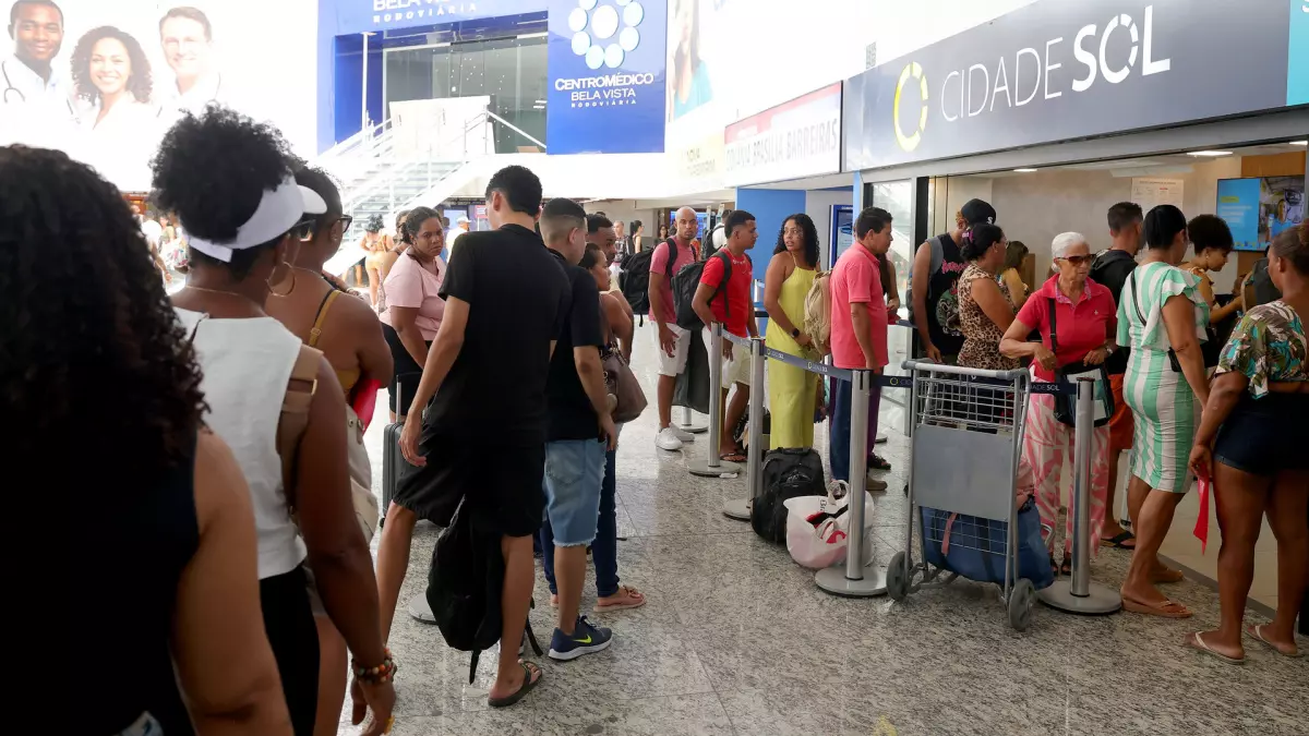 A Operação Vai e Vota registrou até a manhã desta segunda-feira (26) a emissão de aproximadamente 120 mil passagens