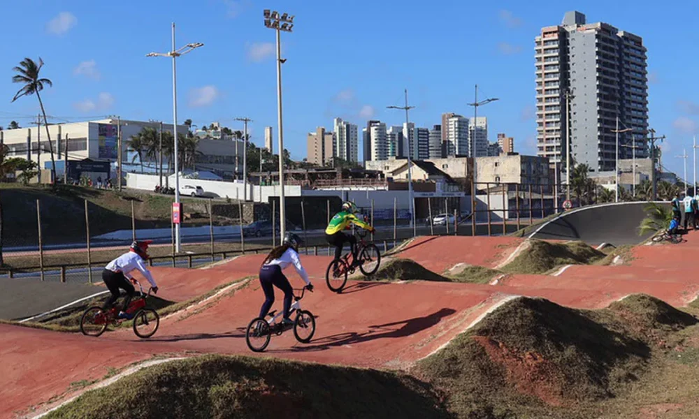 O Projeto Pedal Bicicross está com 46 vagas abertas para aulas gratuitas de iniciação esportiva na modalidade BMX, uma das vertentes