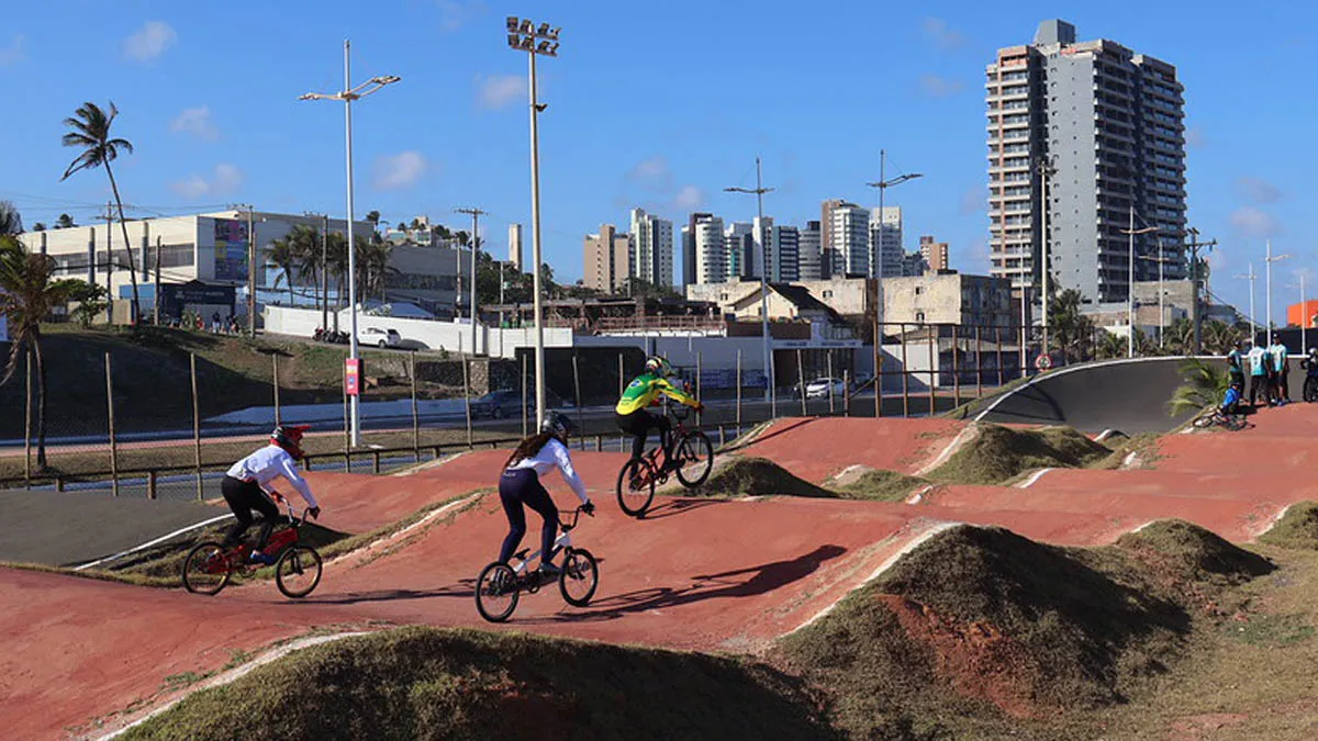 O Projeto Pedal Bicicross está com 46 vagas abertas para aulas gratuitas de iniciação esportiva na modalidade BMX, uma das vertentes
