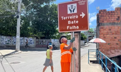 A Secretaria de Turismo do Estado da Bahia (Setur-BA) iniciou a implantação da nova sinalização turística de Salvador, com a instalação