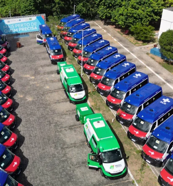O Governo da Bahia entregou, nesta sexta-feira (2), 37 vans destinadas ao Tratamento Fora do Domicílio (TFD)
