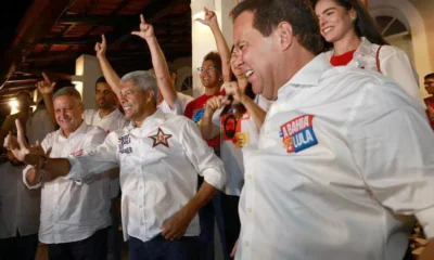 O governador Jerônimo Rodrigues (PT) foi reeleito neste domingo (4) para comandar a Bahia por mais quatro anos. Com 100% das