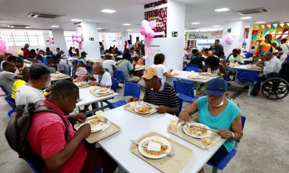 Os Restaurantes Populares Maria Lúcia Pereira, no bairro do Comércio, e Alaíde do Feijão, na Liberdade, receberam nesta sexta-feira (16)