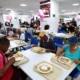 Os Restaurantes Populares Maria Lúcia Pereira, no bairro do Comércio, e Alaíde do Feijão, na Liberdade, receberam nesta sexta-feira (16)