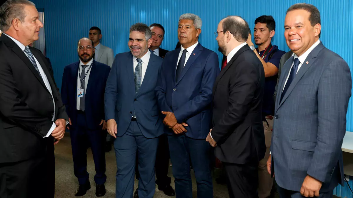 O governador Jerônimo Rodrigues visitou, nesta segunda-feira (19), a sede do Tribunal Regional Eleitoral da Bahia (TRE-BA),