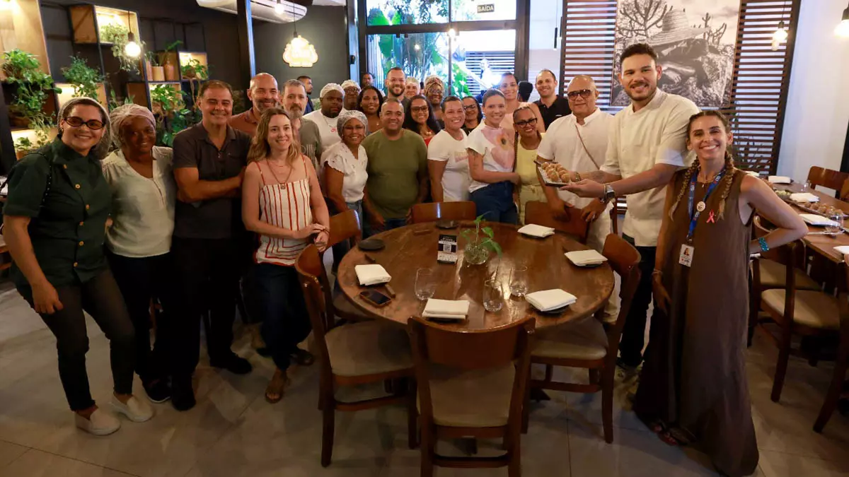 Empreendedores e marisqueiras do Subúrbio Ferroviário de Salvador participaram, nesta quinta-feira (22), de uma imersão no restaurante Ori,