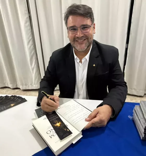 O cenário cultural e literário baiano ganhou um novo capítulo com o lançamento do livro “O Homem por Trás do Terno”,