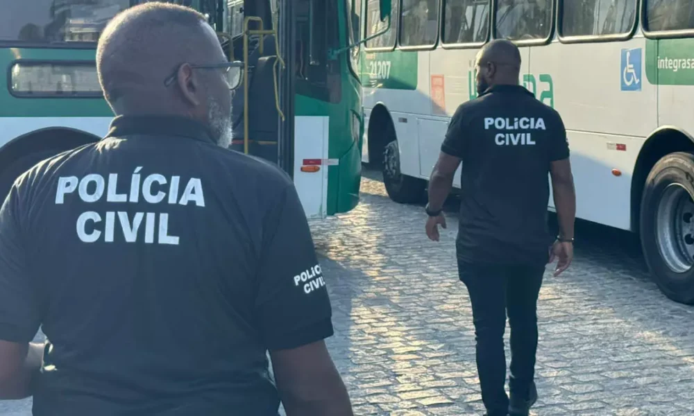 Garagens de transporte coletivo de Salvador são alvo de fiscalização da Polícia Civil da Bahia quanto ao cumprimento de medida judicial
