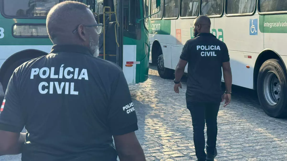 Garagens de transporte coletivo de Salvador são alvo de fiscalização da Polícia Civil da Bahia quanto ao cumprimento de medida judicial