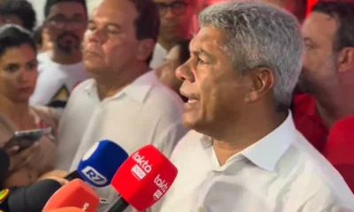 O governador da Bahia, Jerônimo Rodrigues, comemorou neste domingo (25) a reeleição do presidente Luiz Inácio Lula da Silva