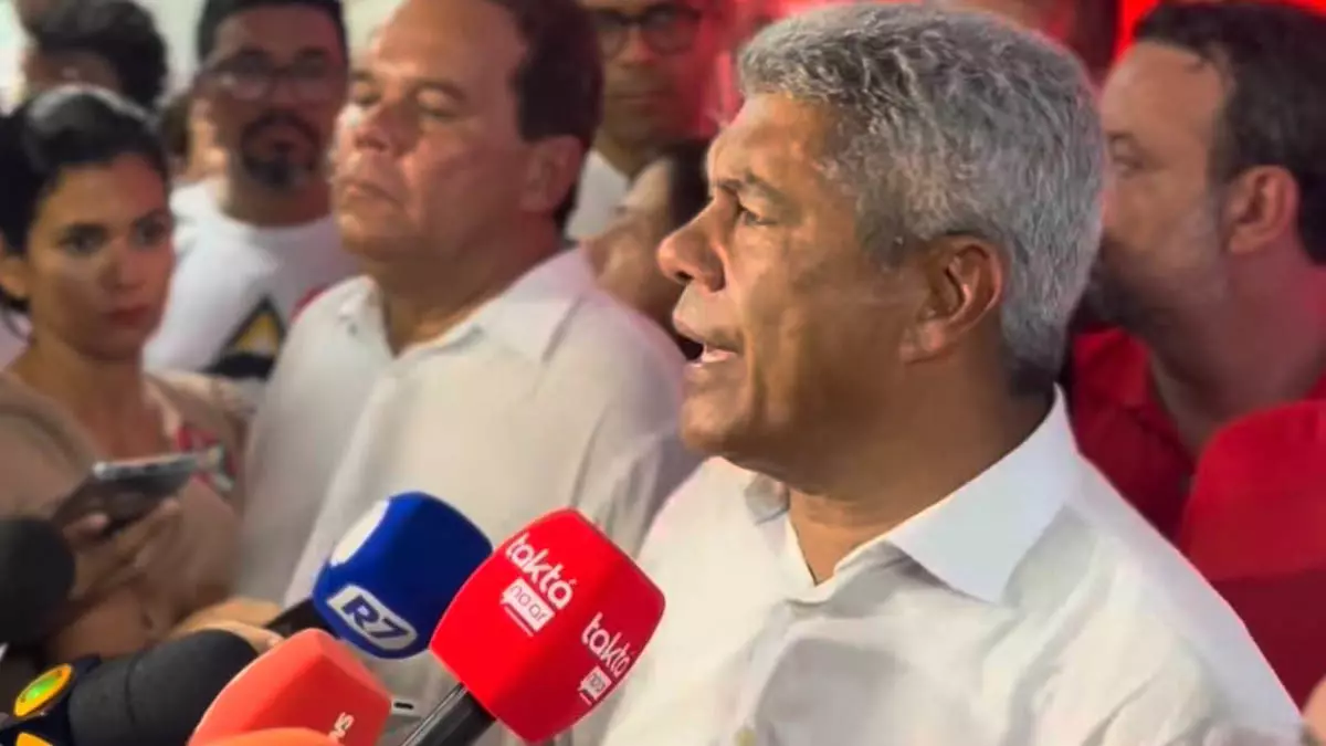 O governador da Bahia, Jerônimo Rodrigues, comemorou neste domingo (25) a reeleição do presidente Luiz Inácio Lula da Silva