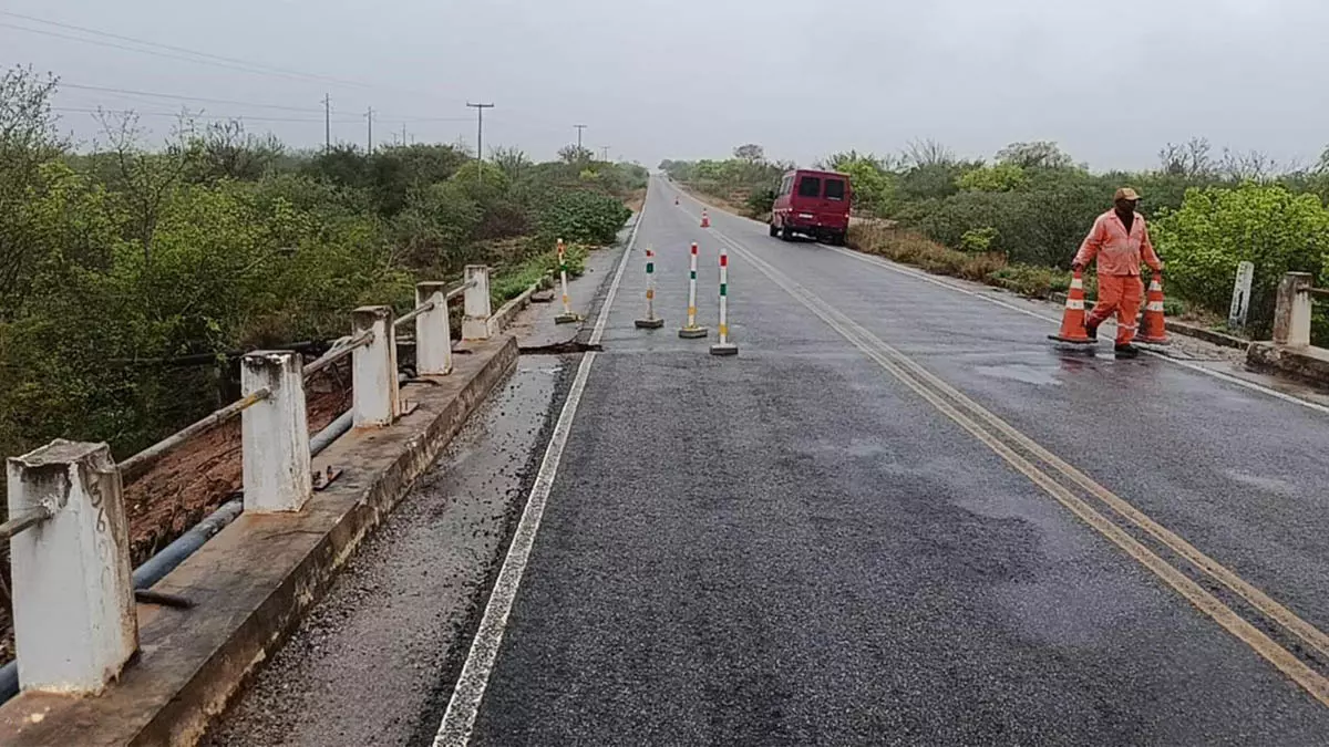 Em razão das fortes chuvas que atingiram diversas regiões da Bahia entre terça e quarta-feira (27 e 28), o Governo do Estado intensificou