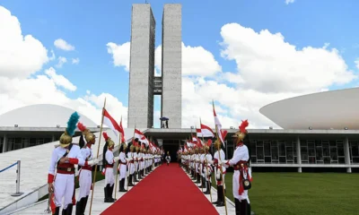 A partir de 2027, a posse dos chefes dos Executivos federal e estaduais passará a ocorrer em novas datas. O presidente e o vice-presidente