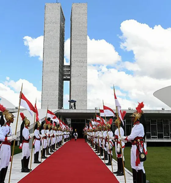 A partir de 2027, a posse dos chefes dos Executivos federal e estaduais passará a ocorrer em novas datas. O presidente e o vice-presidente