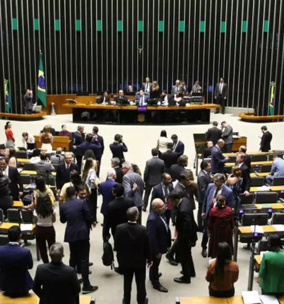A Câmara dos Deputados aprovou, por 461 votos a 4, um projeto que aumenta o limite de faturamento para enquadramento como
